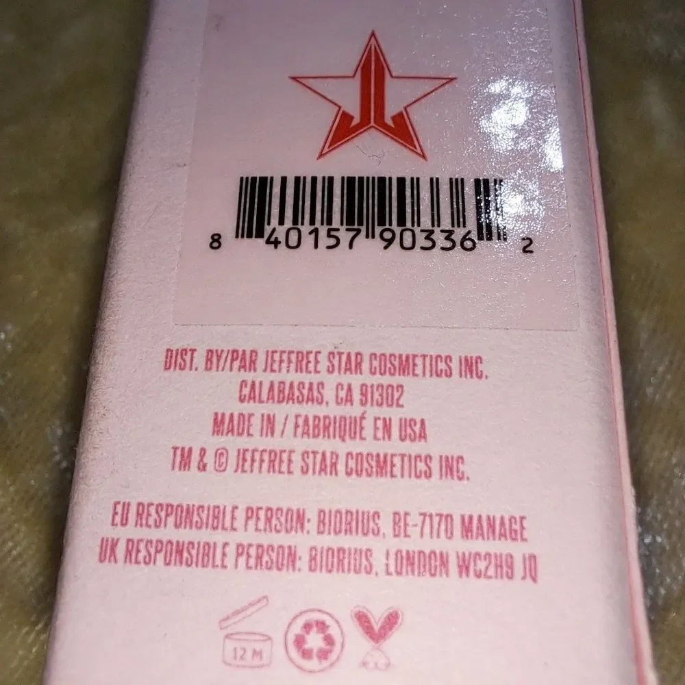 NIB Jeffree Star Velvet Trap Red Affair